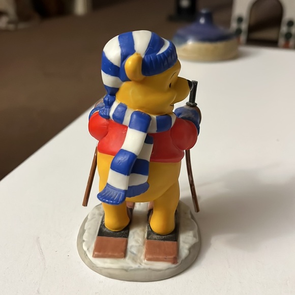 Skiing Winnie The Pooh figurine! - Picture 2 of 6